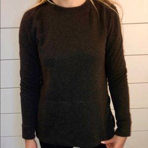 Crew neck with side zippers